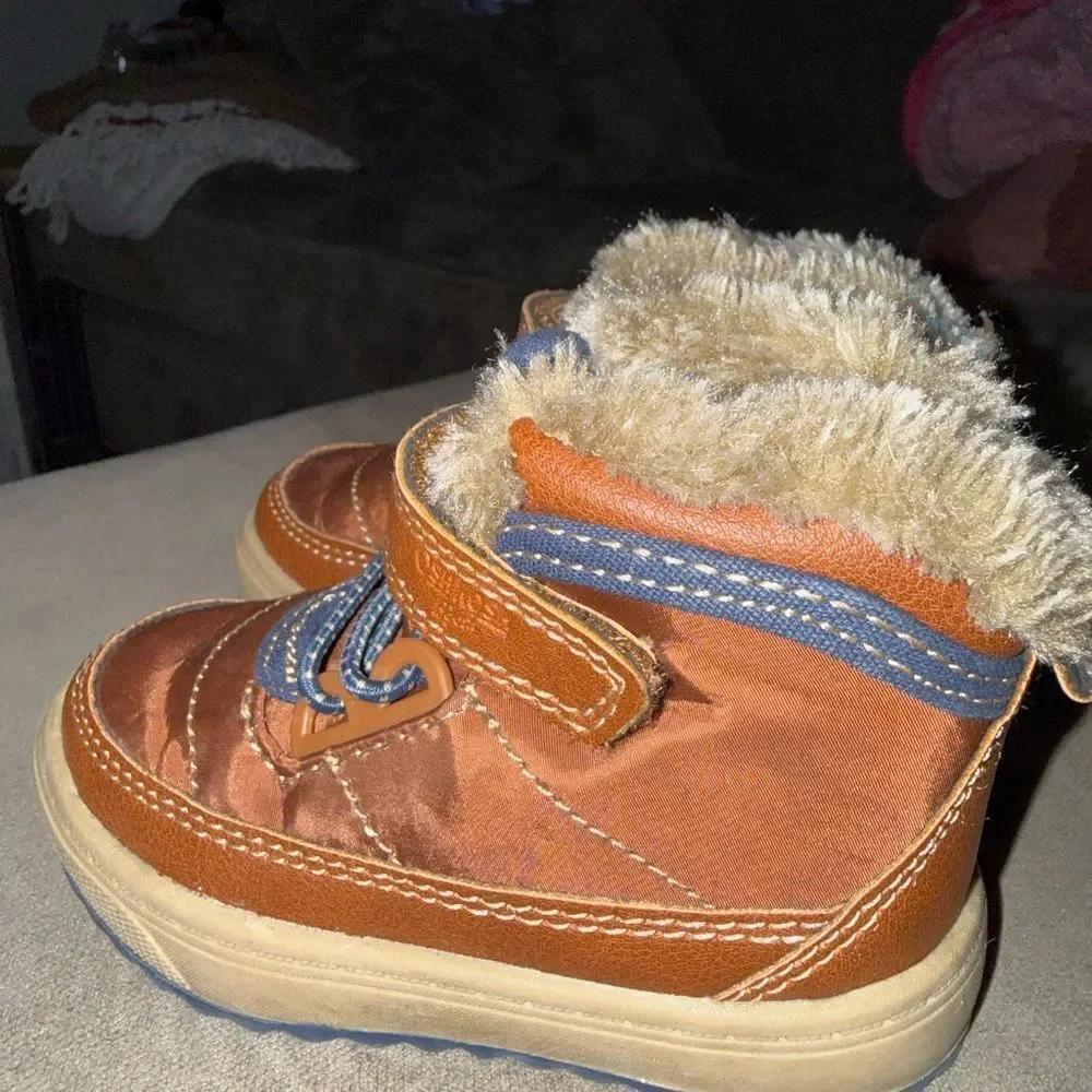 OshKosh Bgosh stylish tan